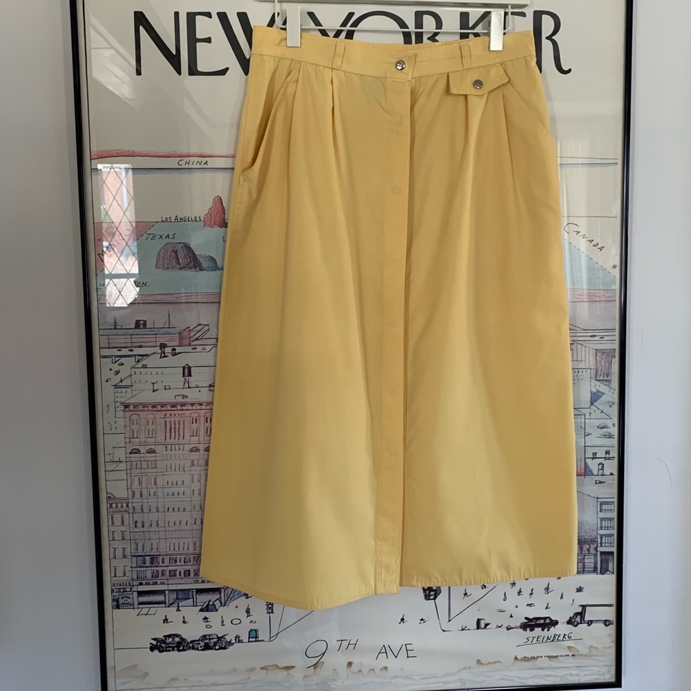 Vintage Rouie butter yellow snap front skirt with pockets size 28” waist